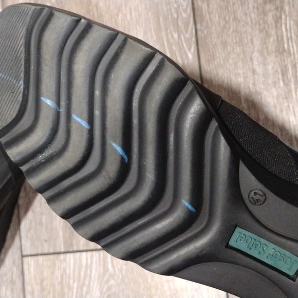 Josef Seibel black elastic and leather loafers. Mint condition. Size 10.5 - Picture 8 of 12